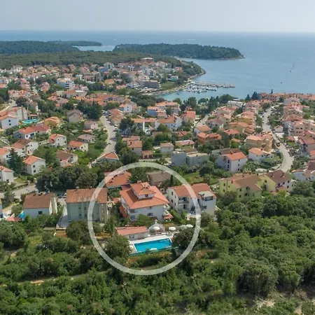 In Pjescana Uvala Mit Grosser Terrasse By Interhome * 普拉