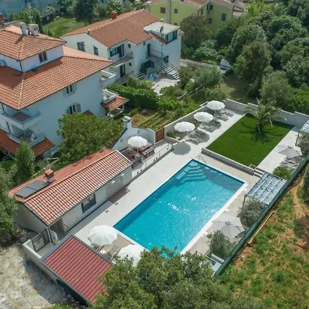 In Pjescana Uvala Mit Grosser Terrasse By Interhome 公寓 普拉