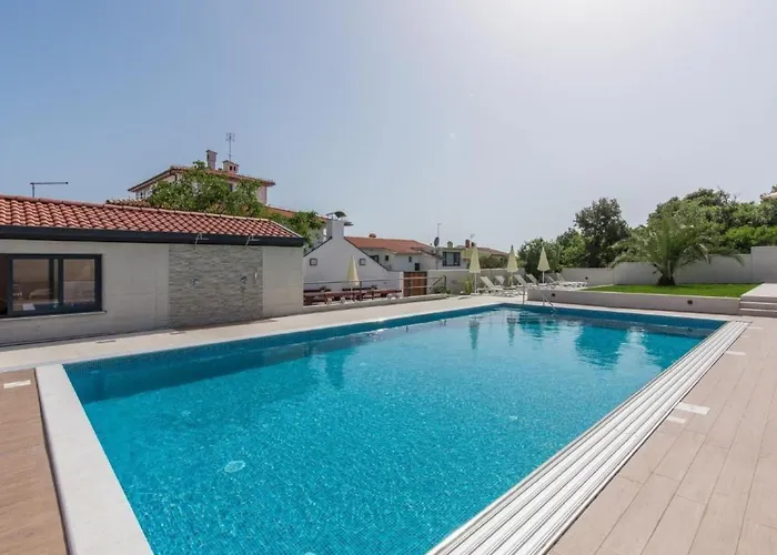 公寓 In Pjescana Uvala Mit Grosser Terrasse By Interhome *