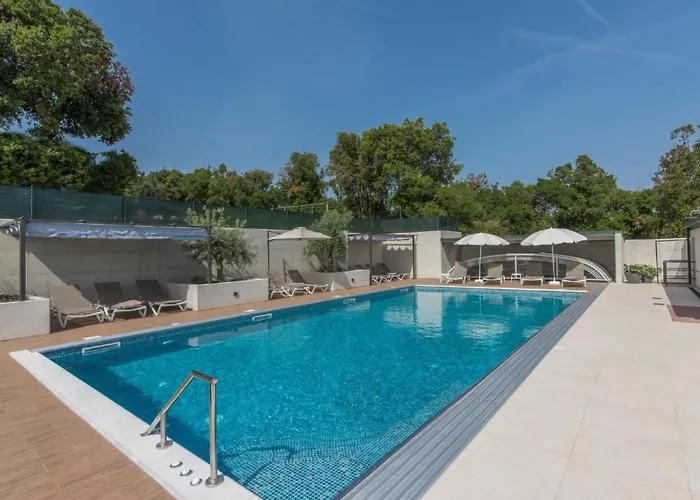 In Pjescana Uvala Mit Grosser Terrasse By Interhome 公寓