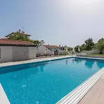 Apartamento In Pjescana Uvala Mit Grosser Terrasse By Interhome *