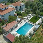 In Pjescana Uvala Mit Grosser Terrasse By Interhome Apartamento Pula