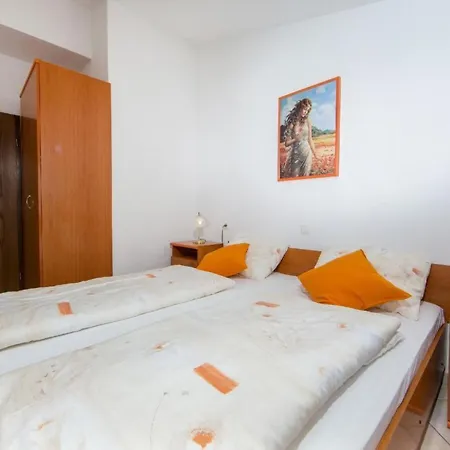 In Pjescana Uvala Mit Grosser Terrasse By Interhome