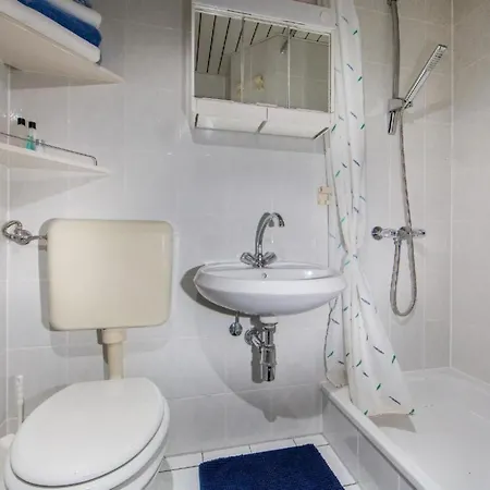 In Pjescana Uvala Mit Grosser Terrasse By Interhome Пула