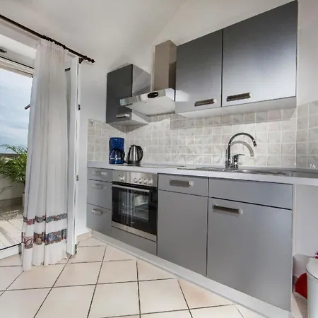 Апартаменти In Pjescana Uvala Mit Grosser Terrasse By Interhome Пула