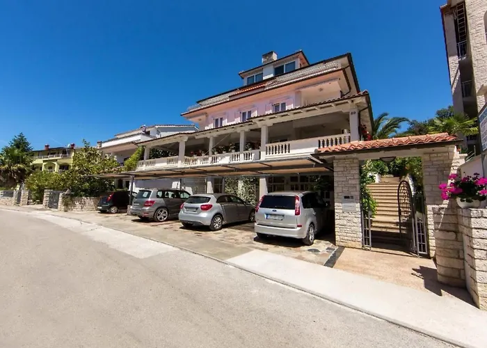 In Pjescana Uvala Mit Grosser Terrasse By Interhome Appartamento
