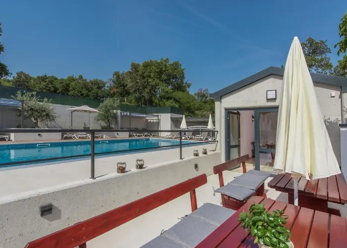 Апартаменти In Pjescana Uvala Mit Grosser Terrasse By Interhome *