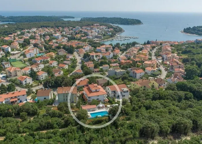 In Pjescana Uvala Mit Grosser Terrasse By Interhome * Пула