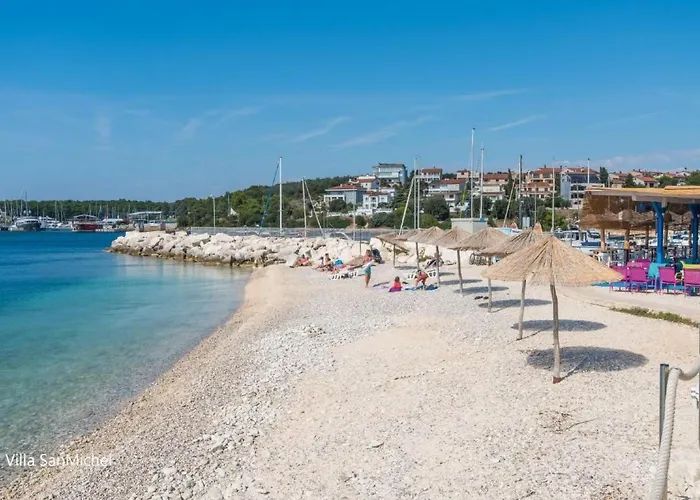 In Pjescana Uvala Mit Grosser Terrasse By Interhome Пула