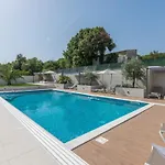 In Pjescana Uvala Mit Grosser Terrasse By Interhome * プーラ