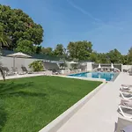 In Pjescana Uvala Mit Grosser Terrasse By Interhome * プーラ