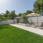 In Pjescana Uvala Mit Grosser Terrasse By Interhome アパート