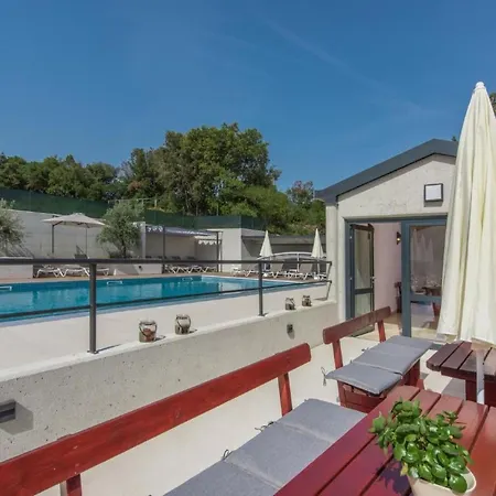 Apartmán In Pjescana Uvala Mit Grosser Terrasse By Interhome *