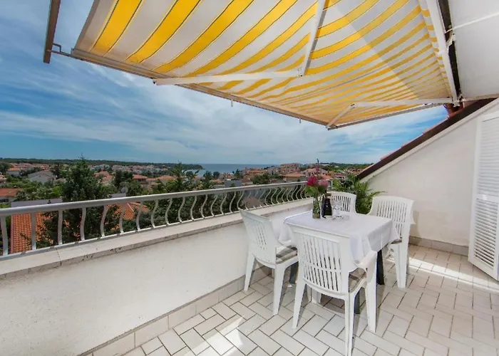 In Pjescana Uvala Mit Grosser Terrasse By Interhome Pula