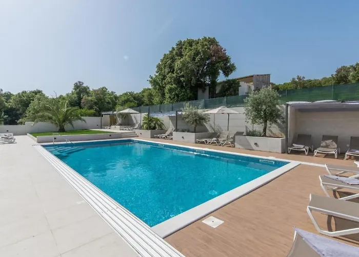 In Pjescana Uvala Mit Grosser Terrasse By Interhome * Pula